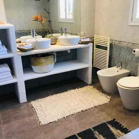 Justbeandbeibiza Bed & Breakfast