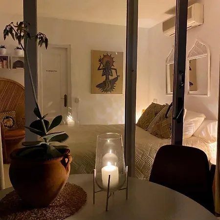 Bed & Breakfast Justbeandbeibiza *