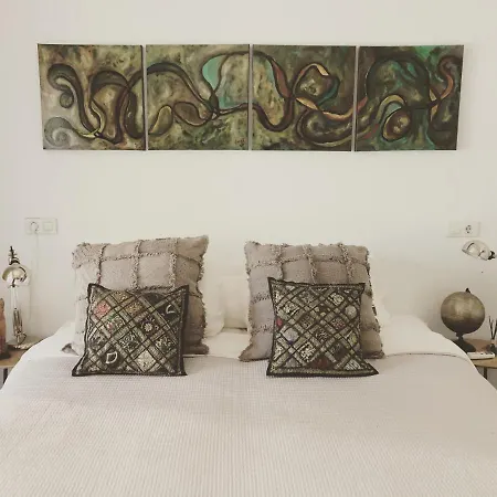 Bed & Breakfast Justbeandbeibiza *